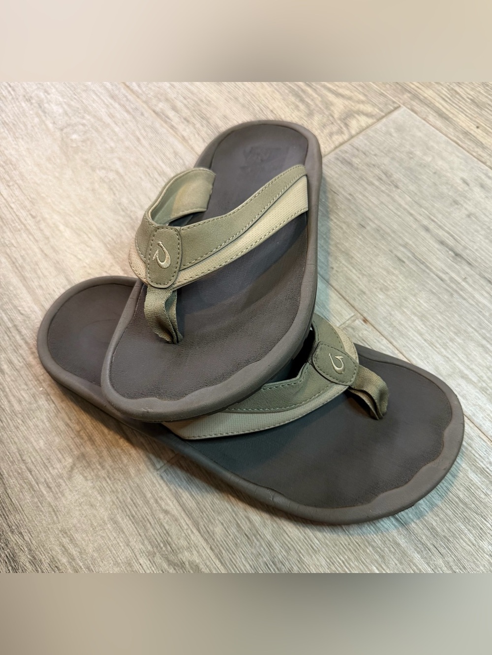 OluKai 'Ohana Men's 9 Sandals Water-resistant Synthetic Straps Tan / Olive